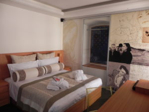stanza Art Room Daniel Lanois - Hotel Isolabella Primiero - Trentino
