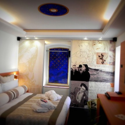 Art Room Daniel Lanois - Hotel Isolabella Primiero - Trentino