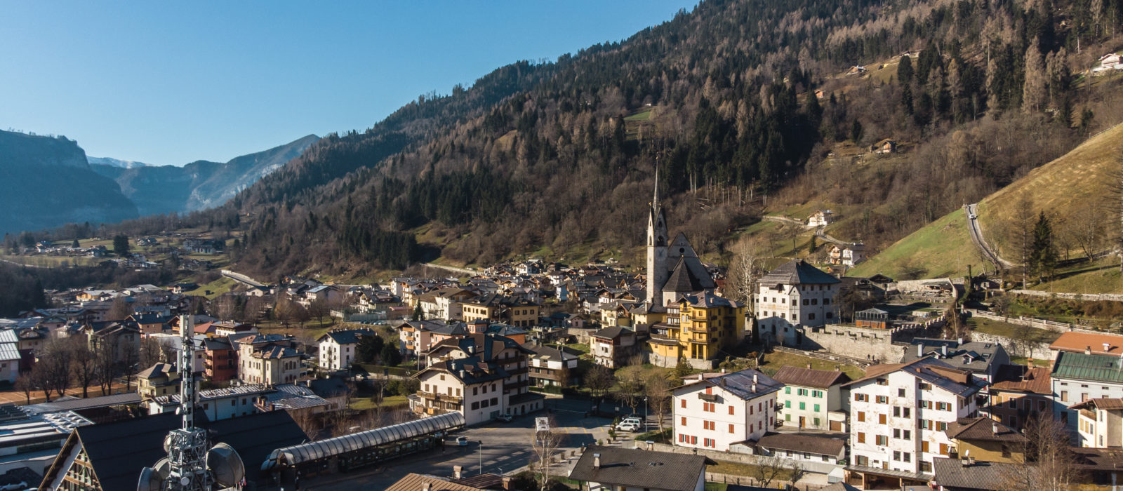 Panoramica aerea della Valle di Primiero in Trentino