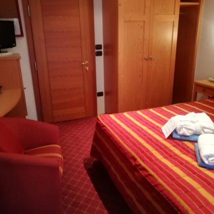 stanza singola con letto matrimoniale - Hotel Isolabella Primiero - Trentino