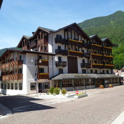 Hotel Isolabella vista frontale