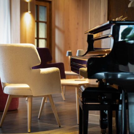 pianoforte con sedia BS Chairs - Hotel Isolabella - Trentino