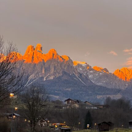 Enrosadira Pale di San Martino viste da Primiero - Hotel Isolabella